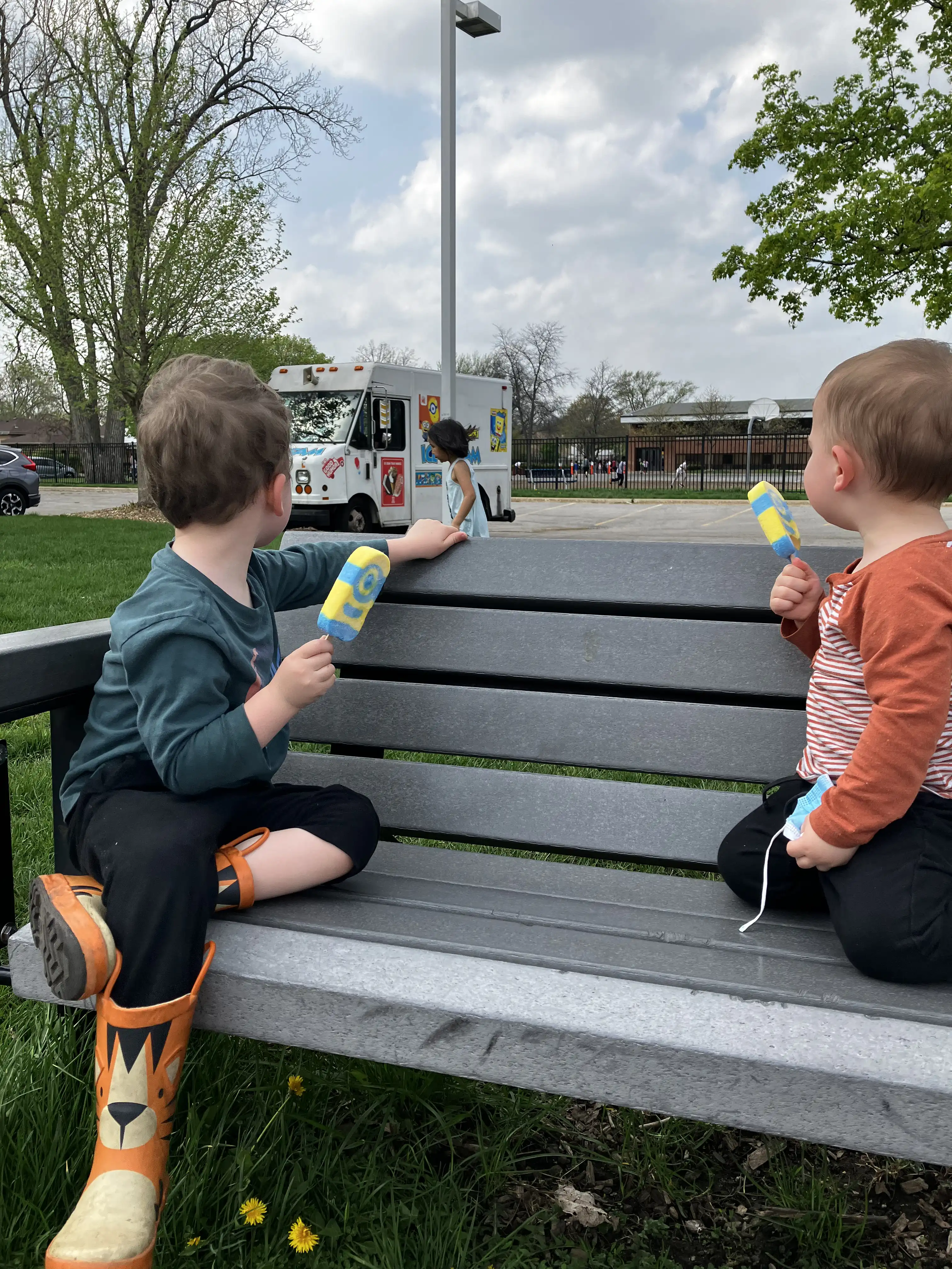 Graham and Royal eating Minion ice creams.