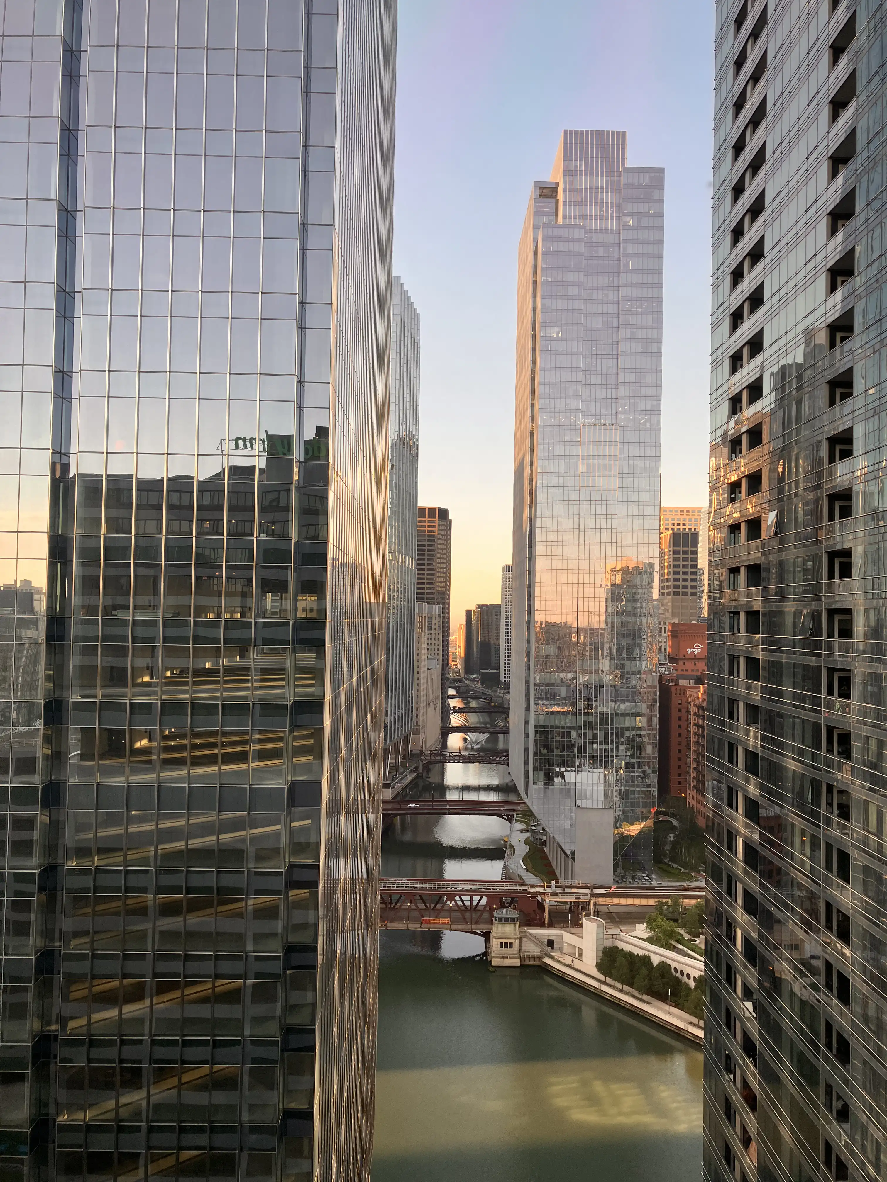 Chicago skyline seen from Holiday Inn at the northwest corner of the Chicago river loop.