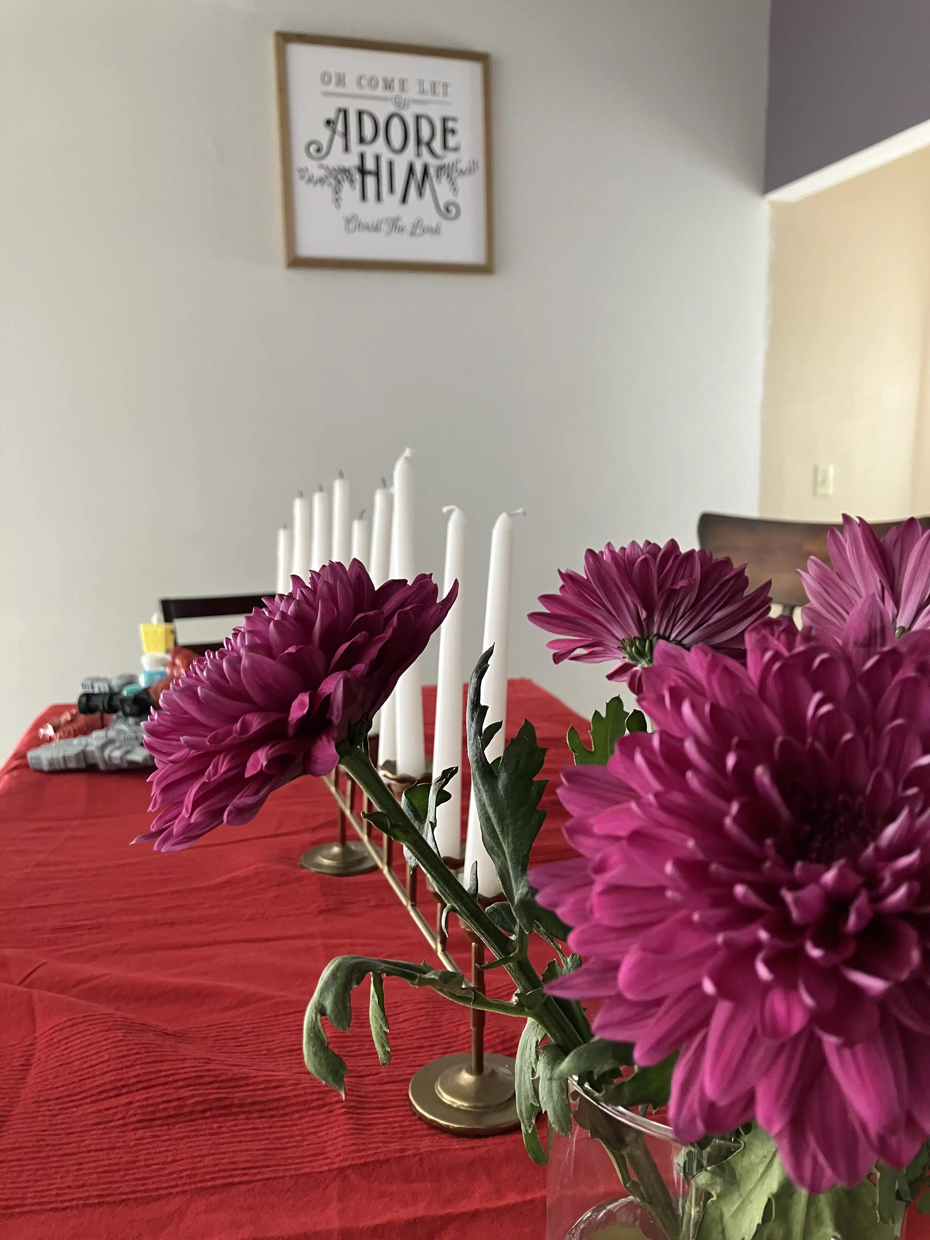 The 12-piece candelabra on the table with purple flowers